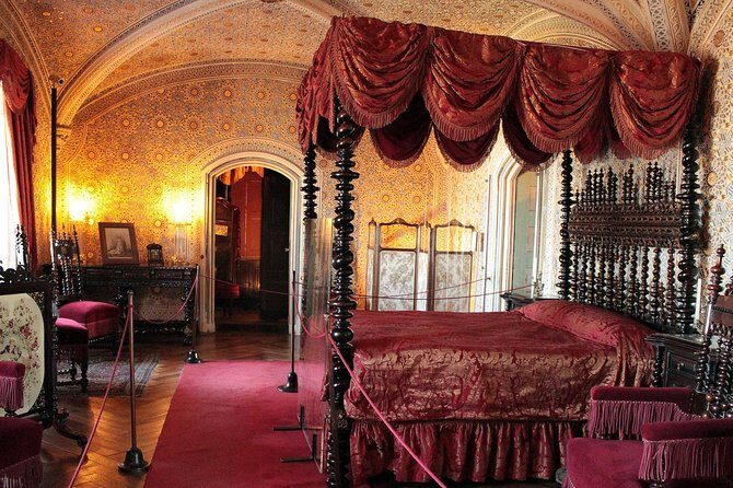 Daytrip from Lisbon to Sintra+Cascais-Large groups up to 10 pax - Guide-driven stops: why the explanations make a difference