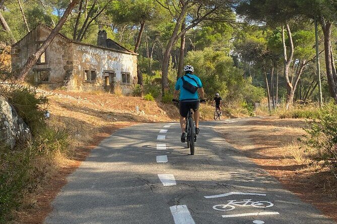 E-bike from Sintra Mountains to Cascais Sea with pickup in Lisbon - Peninha Convent: the 360° payoff for your legs