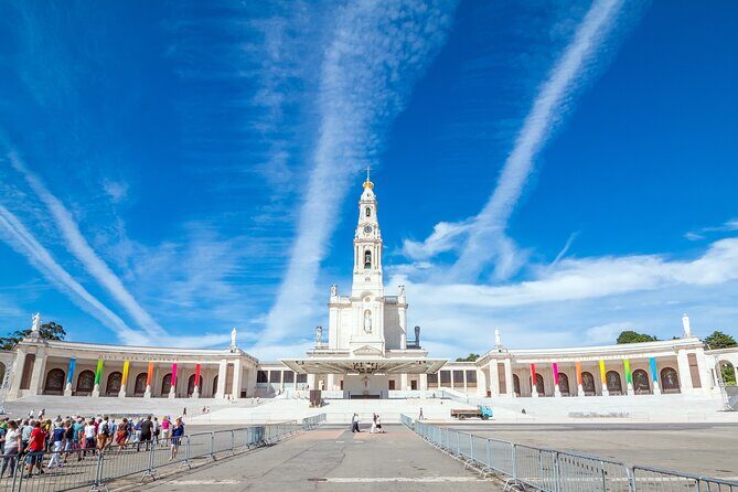 Fatima Sanctuary, Pena Palace & Nazare's Big Wave from Lisbon - Guide quality: the real difference between a good and great day