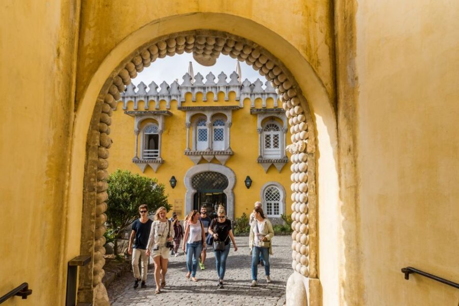 From Lisbon: Best of Sintra and Cascais Guided Day Tour - Lisbon pickup to Sintra Hills: The ride starts the story