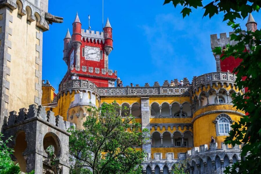 From Lisbon: Fátima, Nazaré & Sintra – 3 Cities Guided Tour - Guide quality is a huge part of the experience