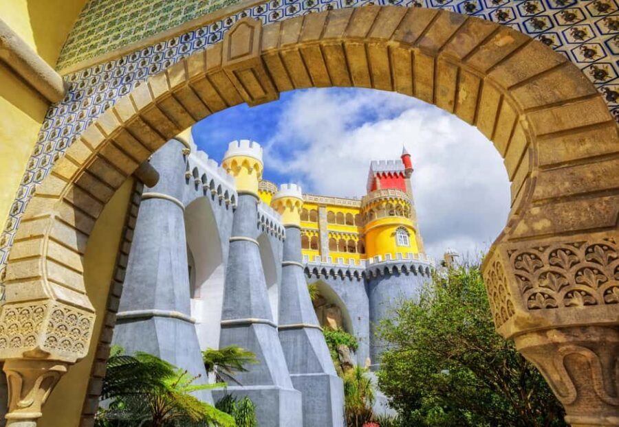 From Lisbon: Sintra and Cabo da Roca Tour with Hidden Gems - Sintra towns and viewpoints: Palácio Nacional and Castelo dos Mouros