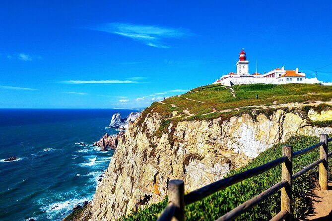 Full Day Shared Tour of Sintra, Cabo da Roca and Cascais - Getting to the Historic Center and Starting With Breakfast