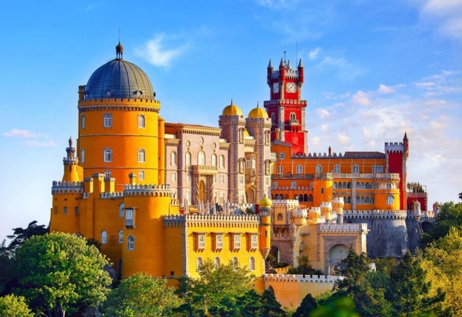 Half Day Sintra Half Day Tour - Driver-led guidance vs. an official guide inside palaces