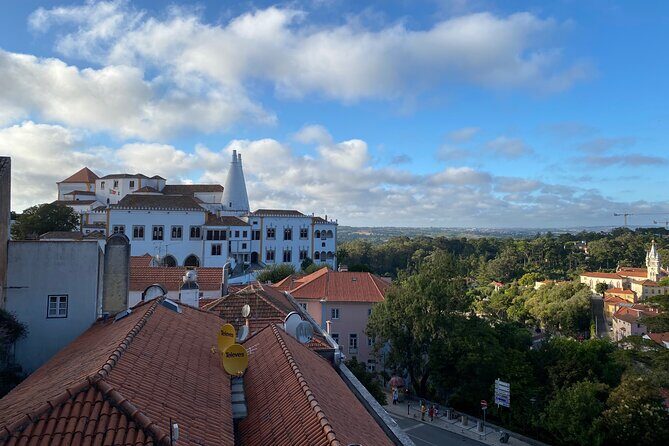 Jeep Tour Sintra-Cascais - Your guide and the value of small-group jeep driving