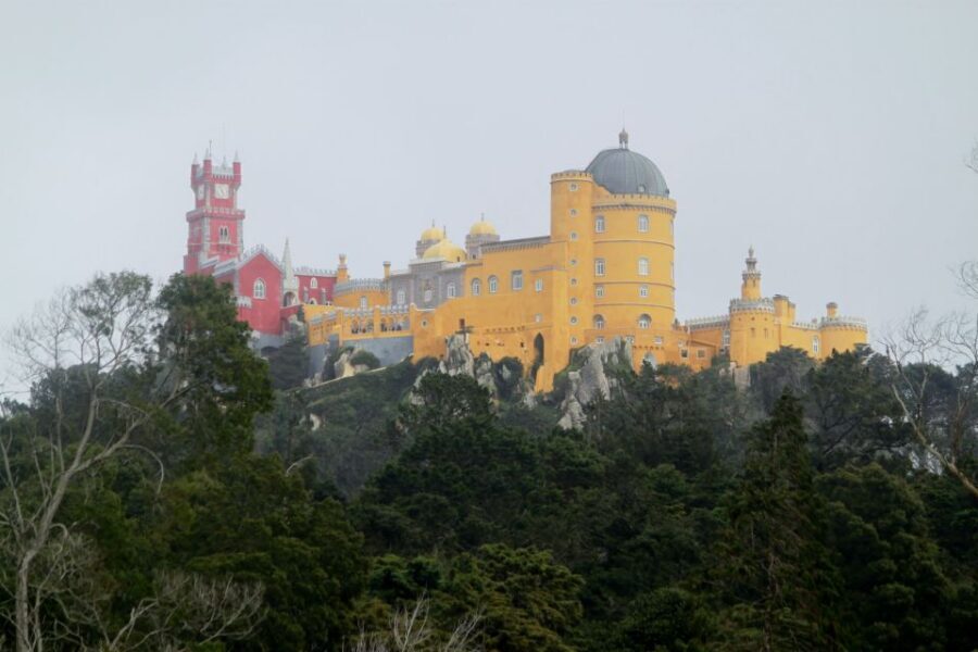 Lisbon: Full-Day Sintra and Cascais Tour - Getting to Sintra: hotel pickup and a 9-seater van rhythm