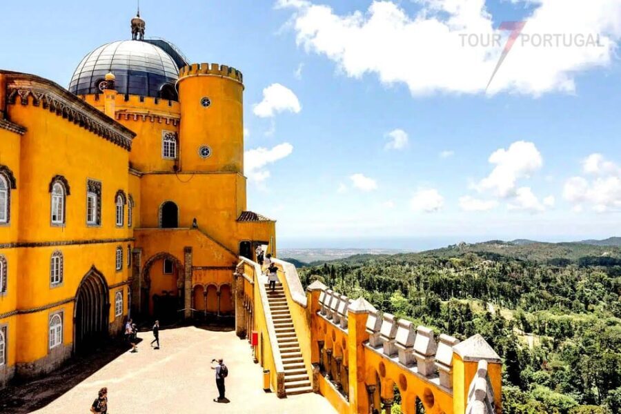 Lisbon: Pena Palace, Moorish Castle, Qta. Regaleira & Sintra - Pena Palace and Gardens: fairy-tale colors with real context