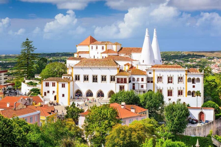 Lisbon: Pena Palace, Sintra, Cabo da Roca, & Cascais Tour - Lunch and free time in Sintra: plan like a local