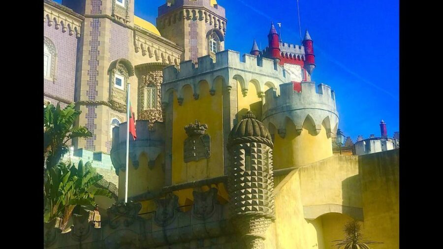 Lisbon: Pena Palace, Sintra, Cascais, and Cabo Roca Day Trip - Cabo da Roca: Europe’s western point from the cliffside edge