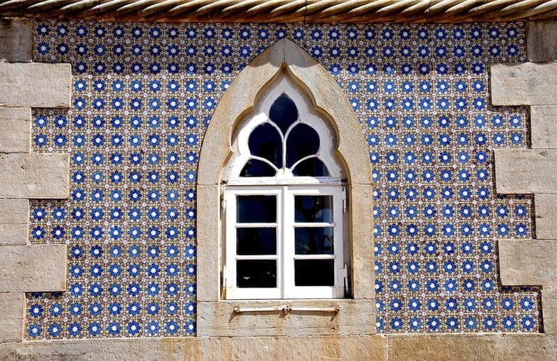 Lisbon: Pena Palace, Sintra, Regaleira, Roca, Cascais Tour - Cascais and Estoril coast: lunch break, sea views, and real wandering