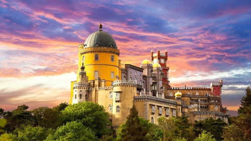 Lisbon: Sintra, Pena, Cabo da Roca, Cascais Tour with Pickup - Sintra’s medieval core: what to do with your 1 hour of free time
