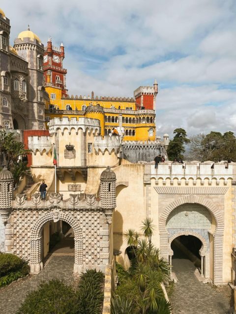 Lisbon: Sintra, Pena Palace, Cabo da Roca & Cascais Day Tour - Colares lunch: a one-hour reset before the coastline