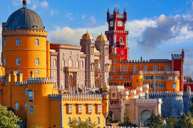 Lisbon: Sintra, Pena Palace , Cascais & Cabo Small Group Day Tour - Sintra, Cabo da Roca, and Cascais: The 9-Hour Plan from Lisbon