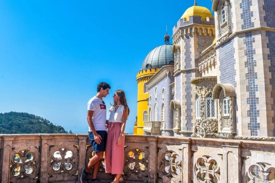Lisbon: Sintra, Pena Palace & Cascais Guided Tour - Sintra town break: using the free time well