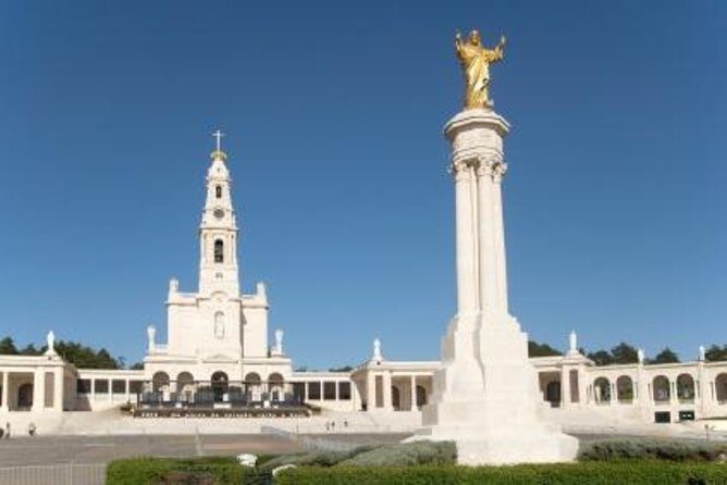 Lisbon Super Saver: 2-Day Sintra, Cascais, Fatima, Nazare and Obidos Small-Group Day Trips - Day 1: Pena Palace first, then cliffs and Cascais