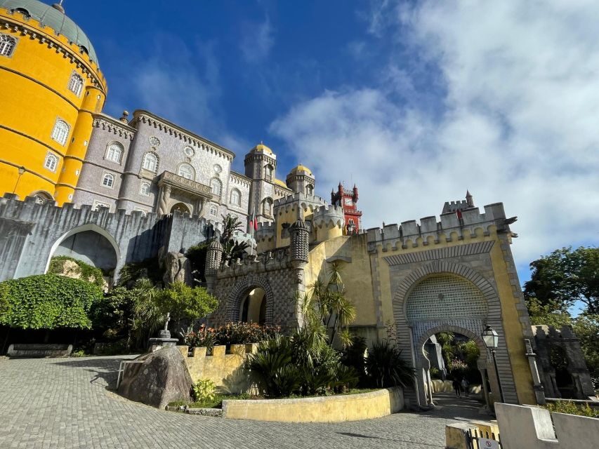 Lisbon: Tour to Sintra, Cabo da Roca and Cascais - From Lisbon to Sintra: the day starts in fairytale country