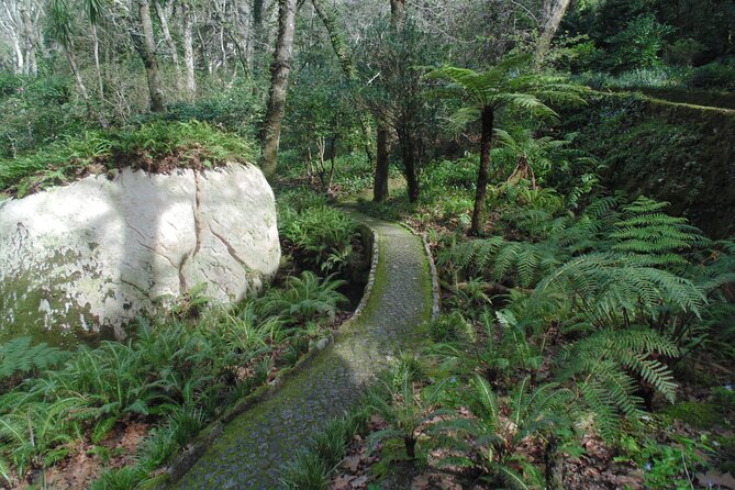 Private Day Tour from the Centre to the Highest Point in Sintra. - Leaving the park: Mourish Castle walls and the long descent