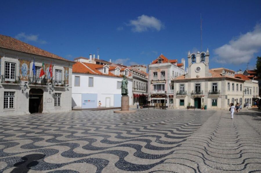 Private Panoramic Tour to Sintra and Cascais from Lisbon - From Lisbon Pickup to Sintra and Cascais: How the 4 Hours Get Used