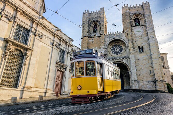 Private tour Lisbon and Sintra - Pena Palace: the Sintra highlight, tickets extra