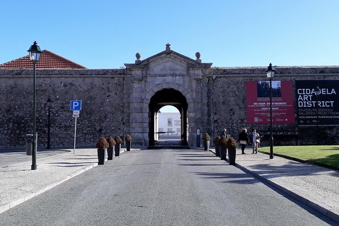 Private tour through the Romantic Sintra & Amazing Cabo da Roca & Cascais - Sintra National Palace: A Quick Hit from Viewing Points