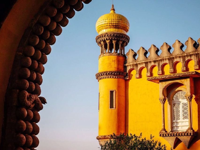 Sintra: 4 MAJOR Monuments Tour E-Car com GPS Audio Guide - Moorish Castle viewpoints: photos with the ocean in the frame