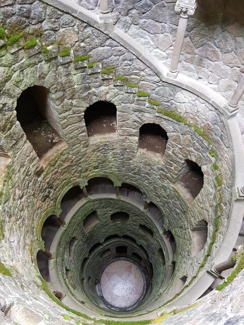 Sintra and Cascais: Magical Fairytale Tour - Cascais town time: shop, walk, and pick your lunch