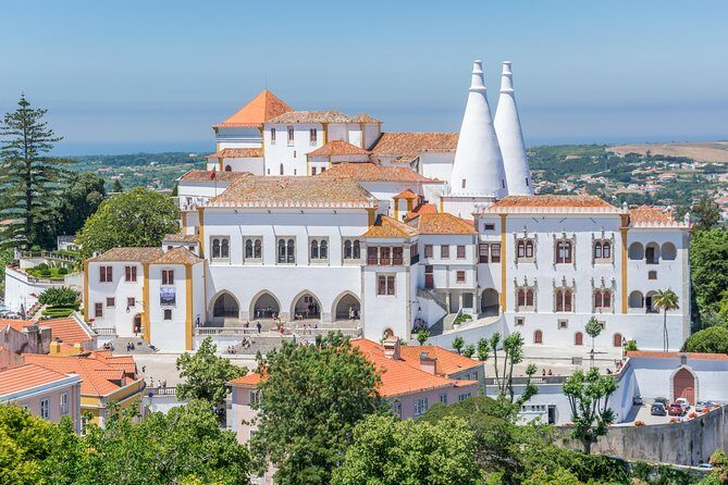 Sintra and Cascais Premium Tour - Stop 1 in Sintra: Centro Histórico and Getting Your Bearings Fast