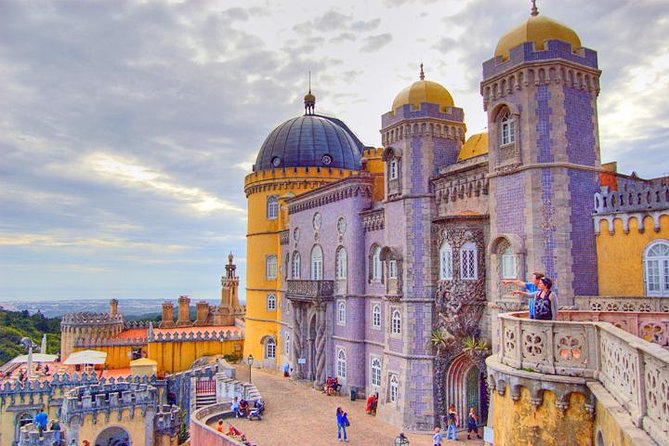 Sintra EXCLUSIVE Private Day Trip by Car with a Private Guide - Sintra’s Historical Center: Cobblestones, Side Streets, and One Tasty Break