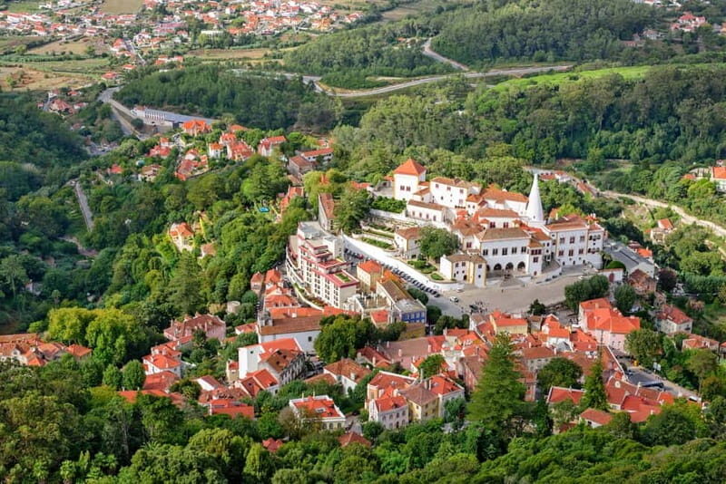 Sintra Hike: Past palaces and hidden paths. - Meet Gino Lisboa: Dutch guide, patient pacing, clear storytelling