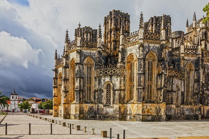 Sintra Lovers - Tour to Fátima, Batalha, Nazaré & Óbidos - A smart Lisbon loop: four iconic stops without the guesswork