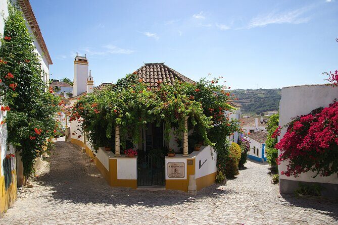 Sintra Lovers - Tour to Fátima, Batalha, Nazaré & Óbidos - Stop 4: Óbidos—walking medieval streets inside a castle wall