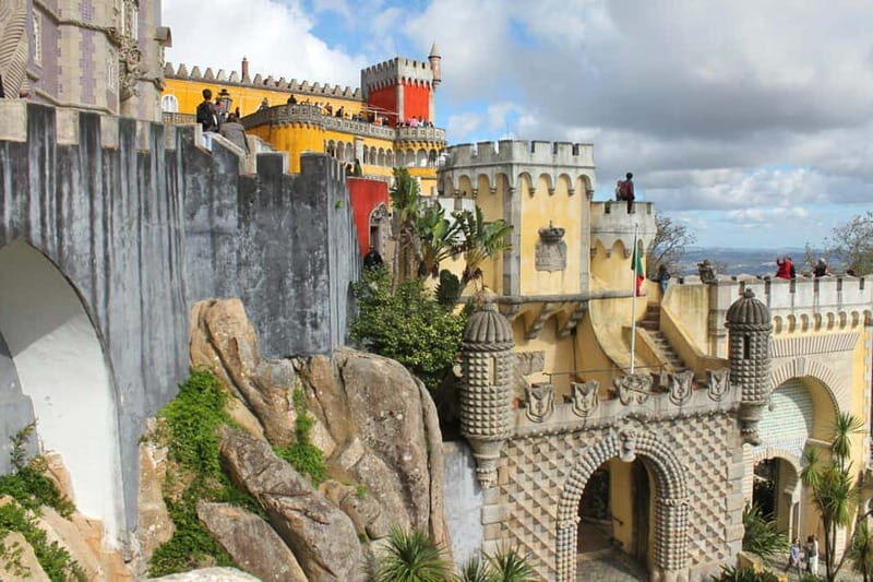 Sintra: Pena, Regaleira, Cabo da Roca & Cascais Private tour - Lisbon to Sintra to the Atlantic: A Practical Private Day
