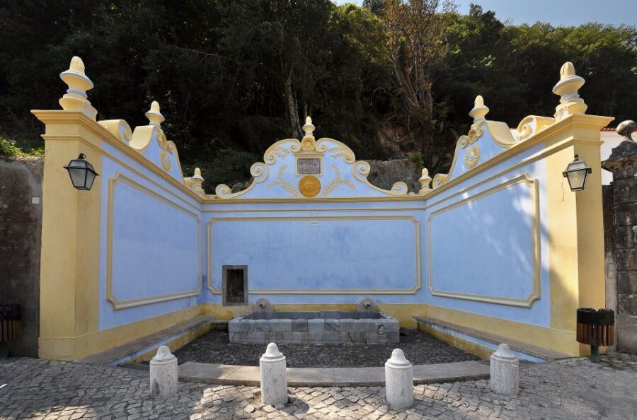 Sintra: -Sintra Sightseeing Tour With Tuk Tuk (1hr) - Quinta da Regaleira: more than pretty buildings