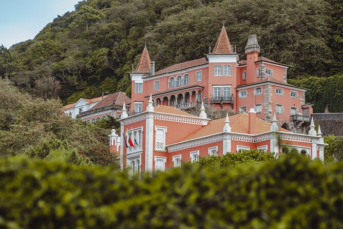 Sintra: The Romantic Village – Half-Day Private Guided Tour - Sintra National Palace and Fonte Mourisca: quick hits in the center