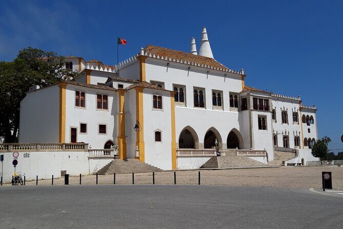 Sintra Village & Beaches Renault 4L Tour (3h) - Pena and Regaleira: How to See the Royal Colors and the Initiatory Well