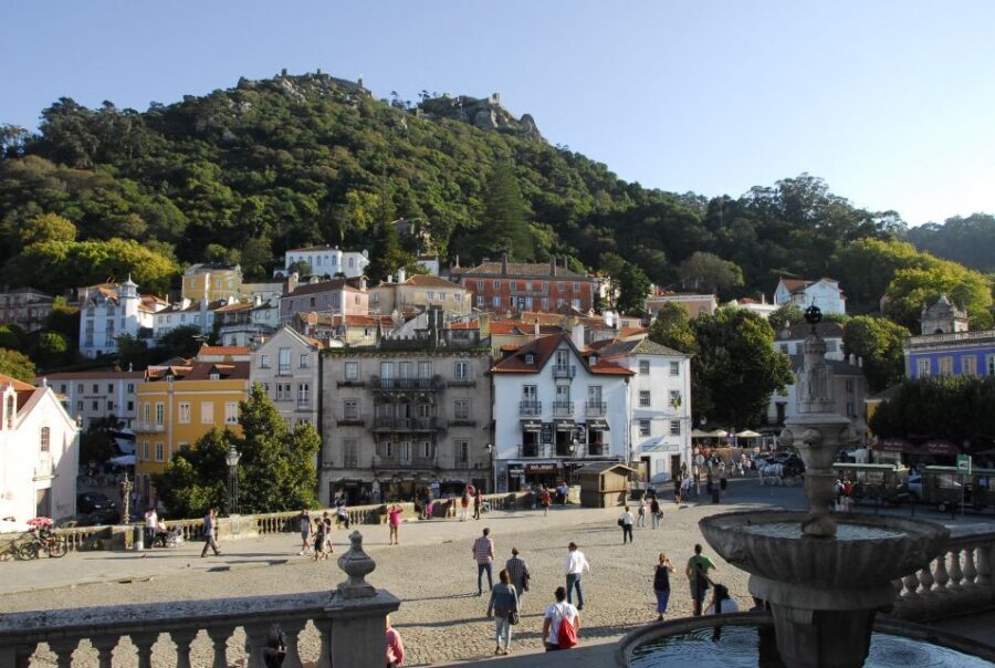 Sintra with a guide: Pena, Regaleira, Roca and Cascais - Guides, Pacing, and the Small-Group Advantage