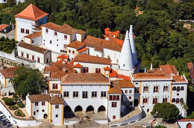 Sintra,Palácio da Pena,Quinta da Regaleira and Cascais - The guides and the pacing that make it feel like a win