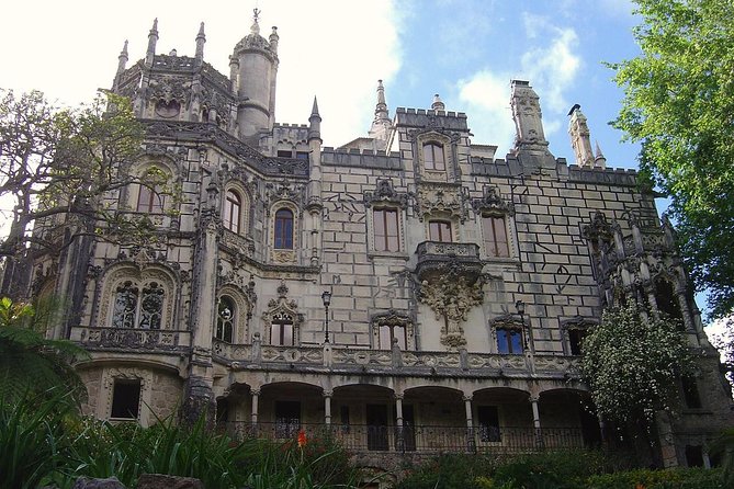 Small Group Tour to Sintra, Pena Palace, Cabo Roca and Cascais - Pickup in Lisbon: the part that can make or break your morning